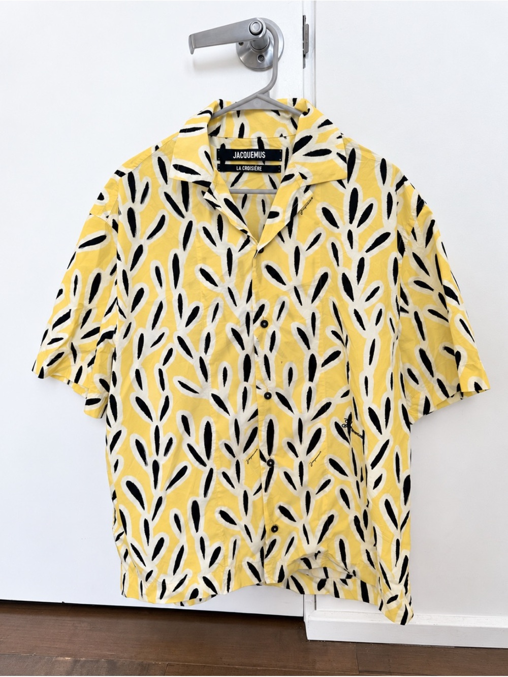 Jacquemus Yellow Short-Sleeve Button-Down Shirt with Black & White Leaf Print